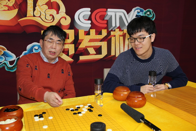 聂卫平,柯洁开赛前摆昨天的棋
